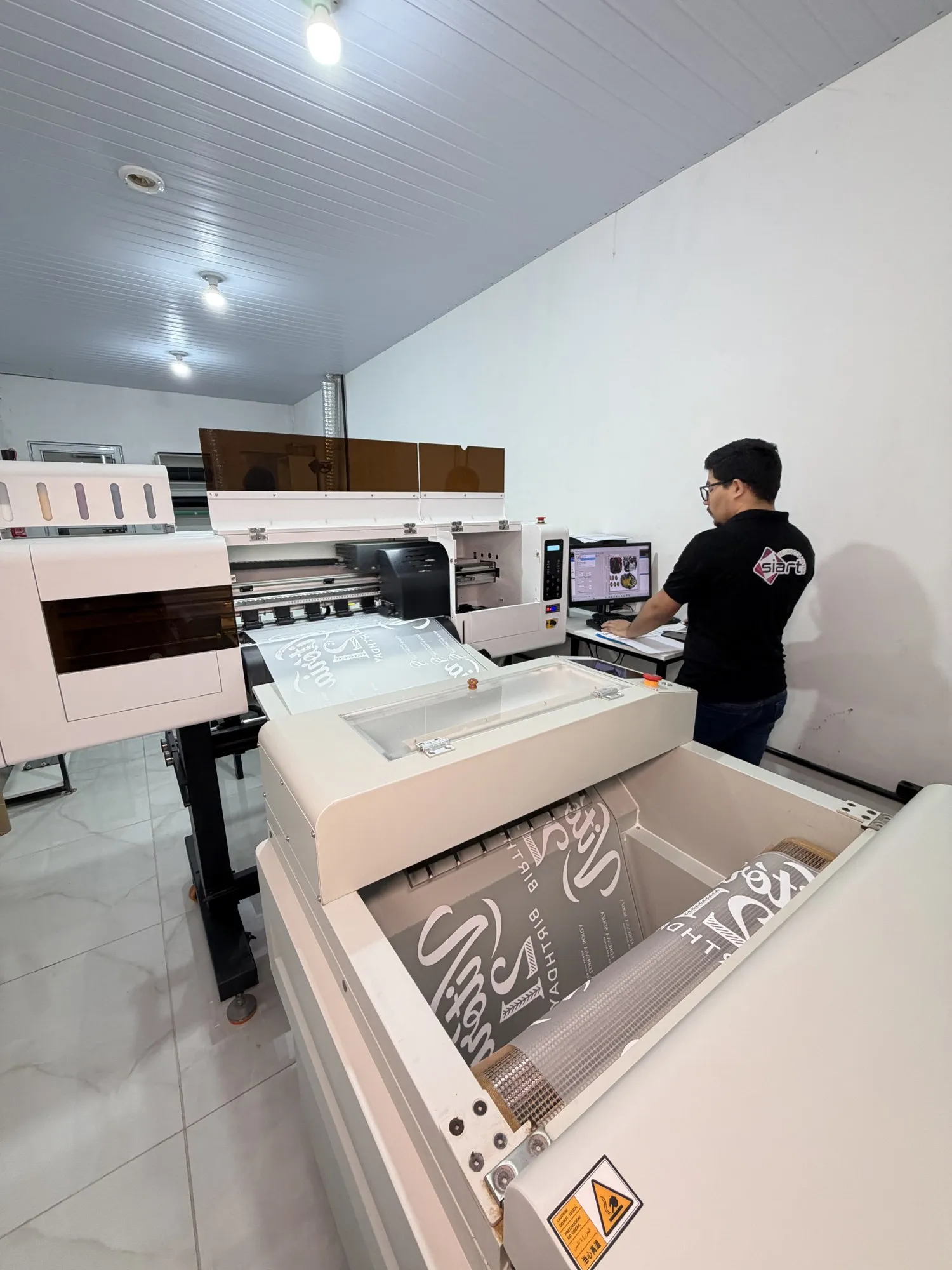 Impressora DTF da Siart em operação na fábrica